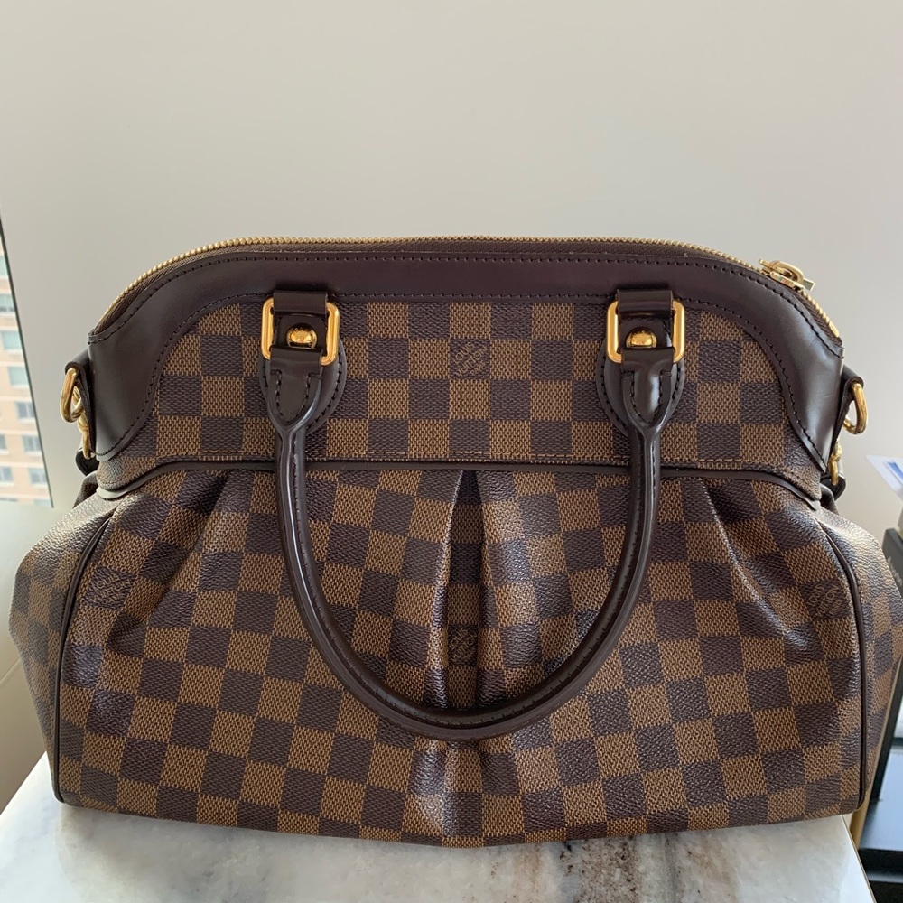 Authentic Louis Vuitton Trev brown Damier